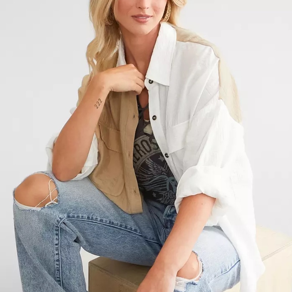 BKE Crinkled Color Block Shirt